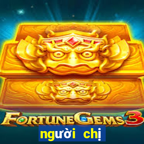 người chị đang chơi game bị em đòi máy