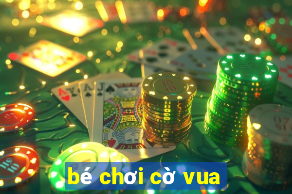 bé chơi cờ vua