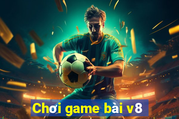 Chơi game bài v8